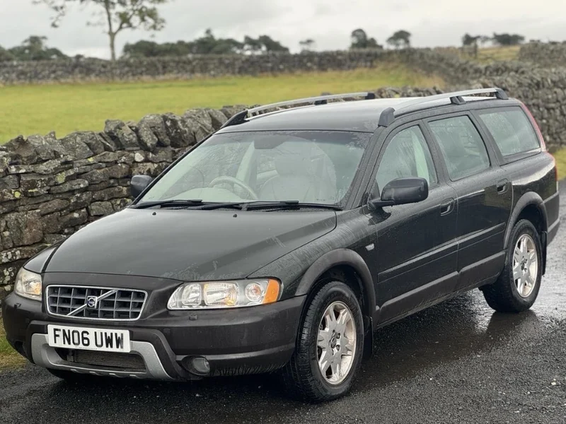 2006 Volvo XC70 D5 nearside front view by the Tyne Valley dry stone walling